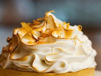 Cómo hacer el merengue suizo perfecto: brilloso, firme y el secreto infalible para tus postres