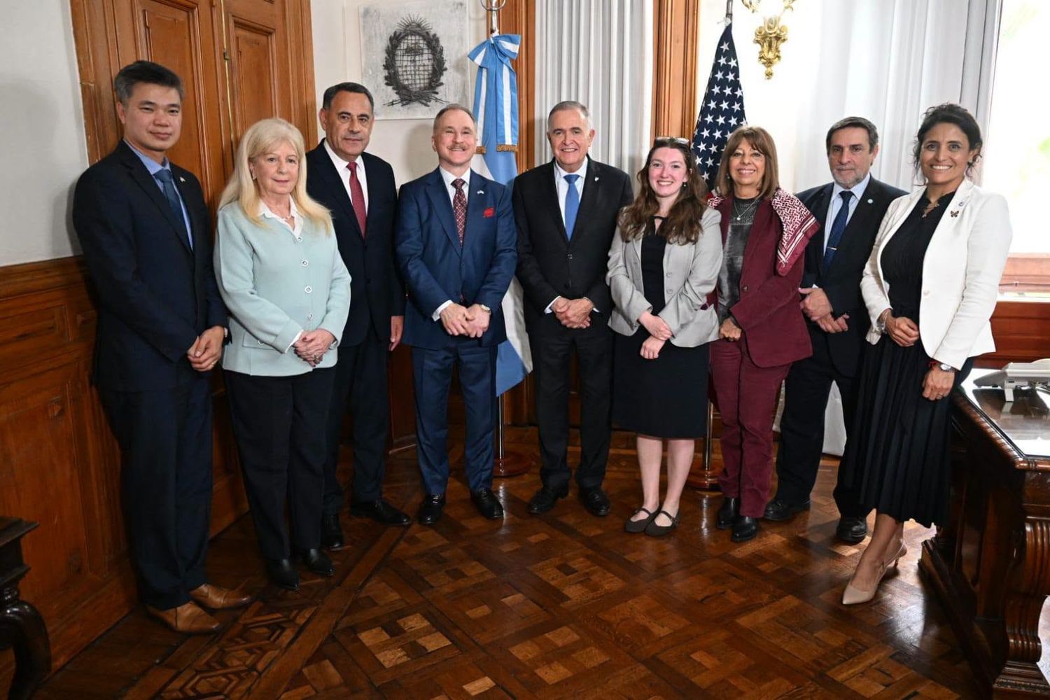 La reunión en Casa de Gobierno se centró en negocios, producción, exportaciones y cooperación económica.