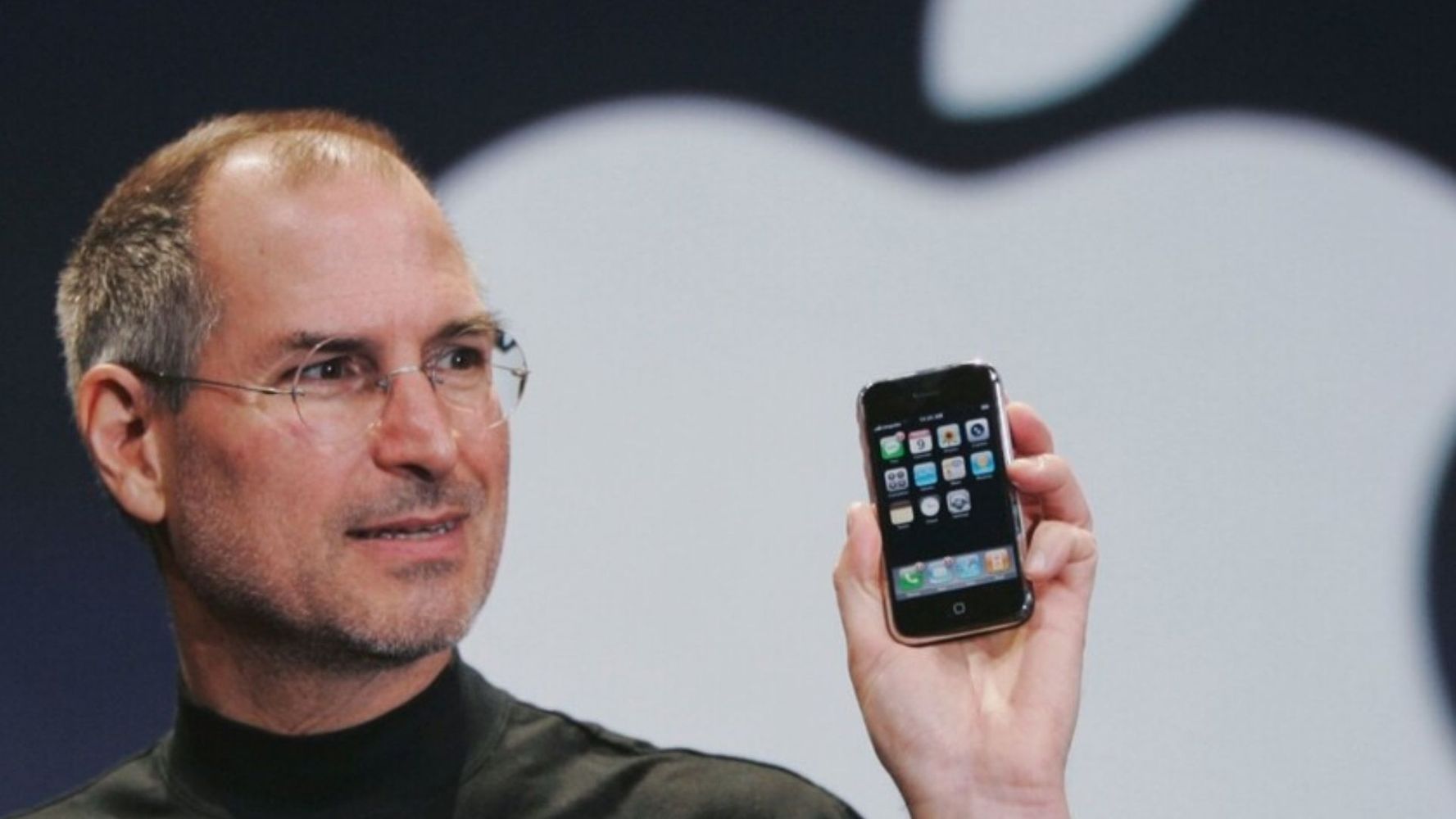 Steve Jobs presentando el primer iPhone.