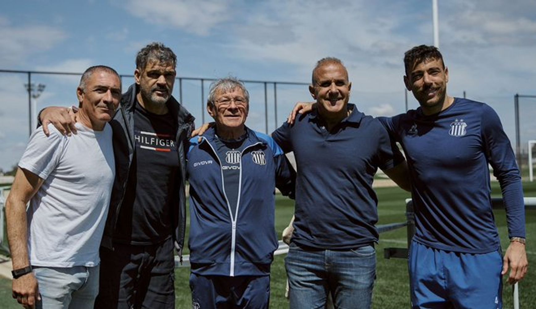 Históricos de Talleres apoyaron al palntel.