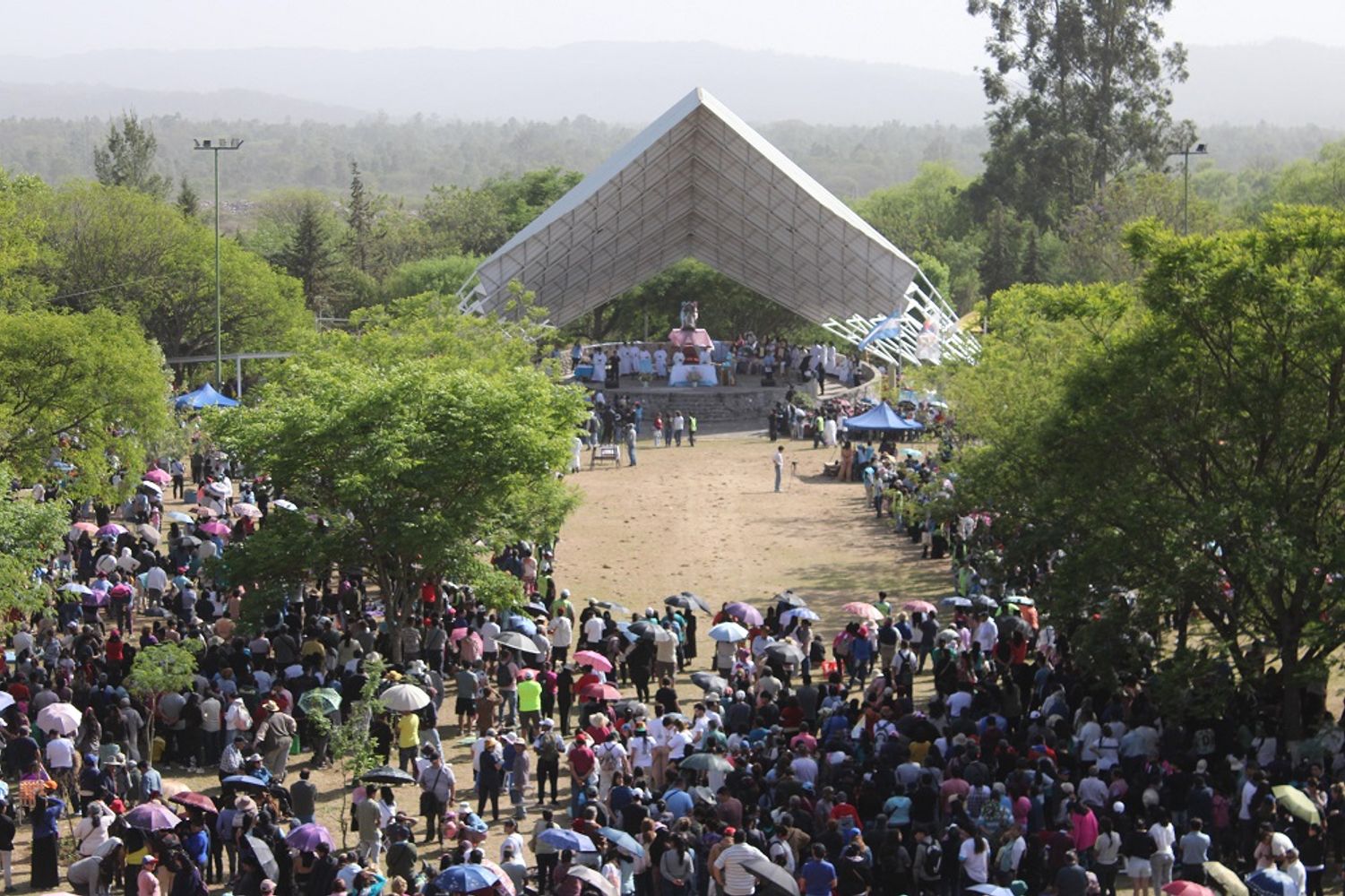 El cronograma de hornas a Nuestra Señora del Rosario de Río Blanco y Paypaya contempla jornadas dedicadas a los peregrinos de toda la provincia, las personas enfermas y los jóvenes, convocando a la comunidad jujeña a renovar su fe y sus tradiciones.