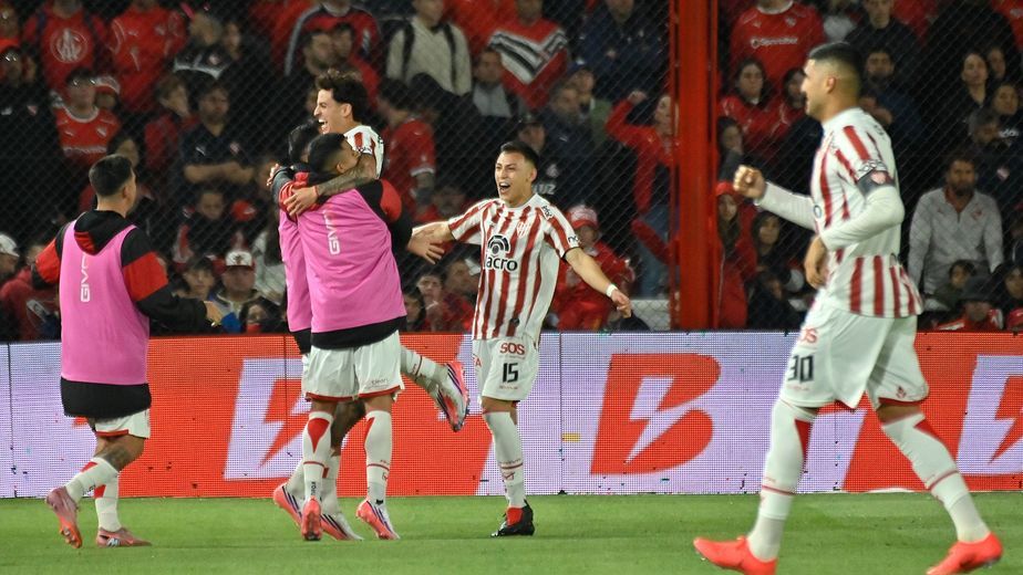 Instituto aceleró y armó un golazo en Avellaneda; ante un rival que se quedó con 10