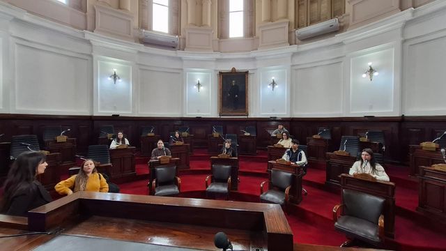 estudiantes de la Secundaria N° 10 de Claromecó