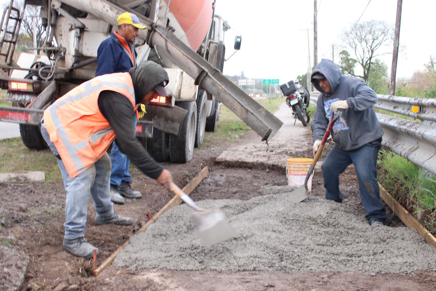 La Municipalidad de Palpalá colaboró con los trabajos en el predio y también realizó obras en inmediaciones del santuario, para facilitar el desplazamiento de los peregrinos que por miles visitarán la localidad de Río Blanco este mes.