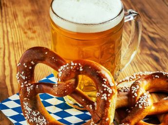 Oktoberfest 2026: así nació el pretzel, el pan que es símbolo de la celebración de octubre y de la cultura alemana