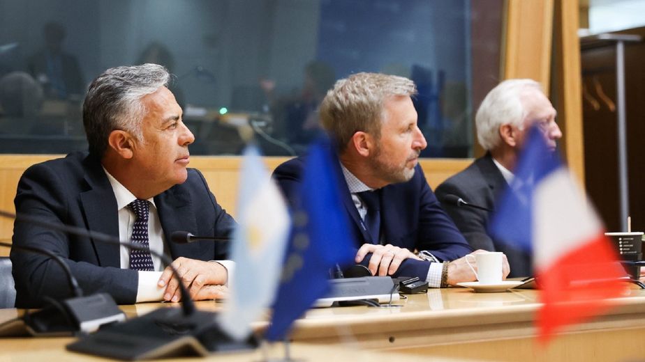 Frigerio buscó financiamiento en París para proyectos estratégicos de Entre Ríos.