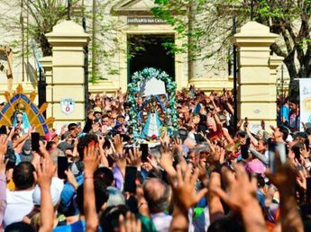 Peregrinación a Luján 2026: este es el verdadero motivo por el que miles de fieles caminan con los brazos en alto