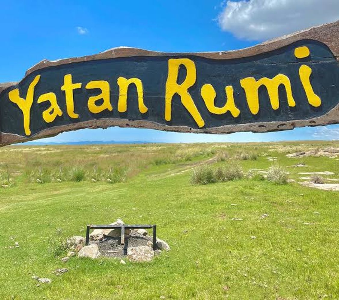 El tradicional Cross Nudista volverá a disputarse en la Reserva Yatan Rumi, donde los participantes recorrerán circuitos serranos completamente desnudos.