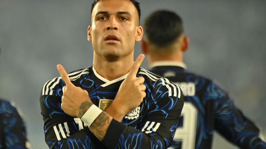 El podio al que subió Lautaro Martínez en la Selección Argentina por convertir ante Burkina Faso