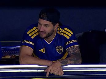 el francés André Pierre Gignac, alentando a Boca.