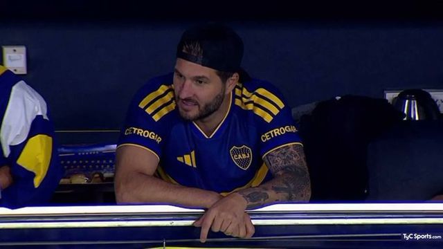 el francés André Pierre Gignac, alentando a Boca.