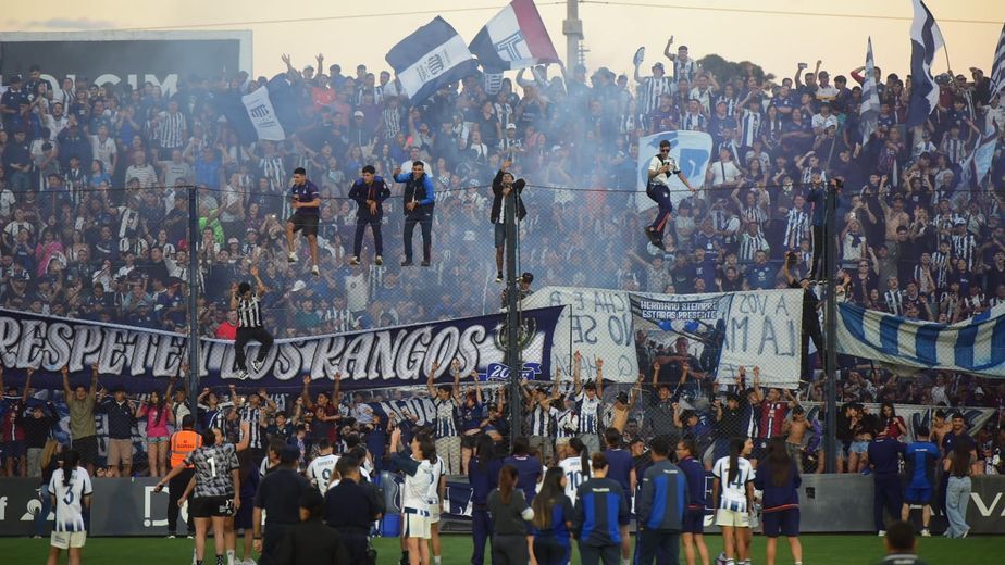 Talleres armó una fiesta Matadora: banderazo en la Boutique con los jugadores, y victoria del Femenino