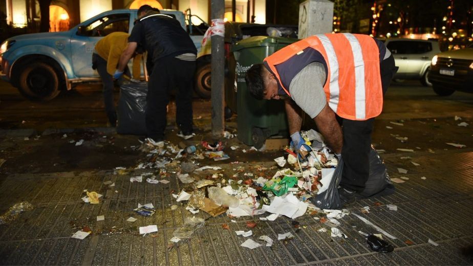 Córdoba junta la basura acumulada y la Municipalidad aplica un plan de emergencia