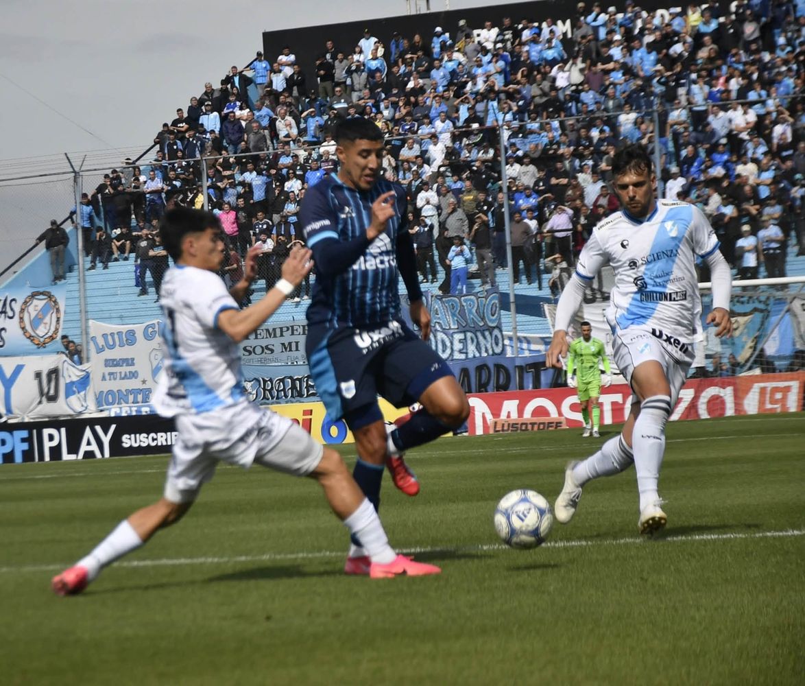 Gimnasia y Esgrima de Jujuy cayó 2 a 1 ante Temperley en el estadio “Alfredo Beranger”, resultado que deja al "Lobo" tercero con cinco puntos de diferencia respecto al líder Tristán Suárez a cuatro fechas del cierre de la fase regular.