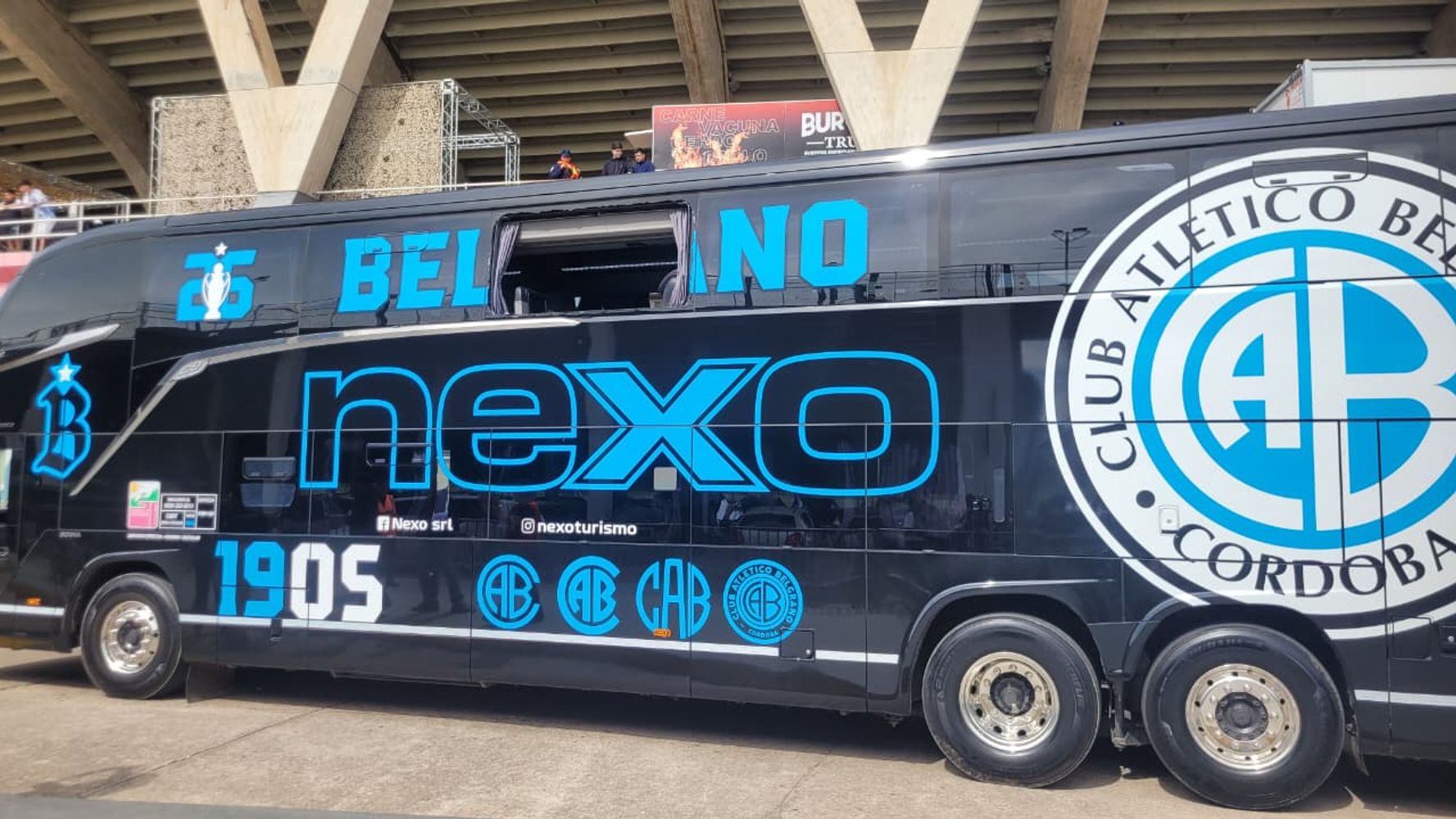 El colectivo de Belgrano fue apedreado en la previa al clásico con Talleres en las inmediaciones del Kempes
