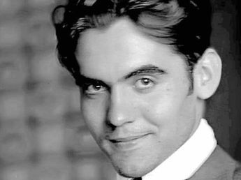 La emotiva reflexión de Federico García Lorca, escritor, sobre la libertad: "En la bandera de la libertad bordé el amor más grande de mi vida"