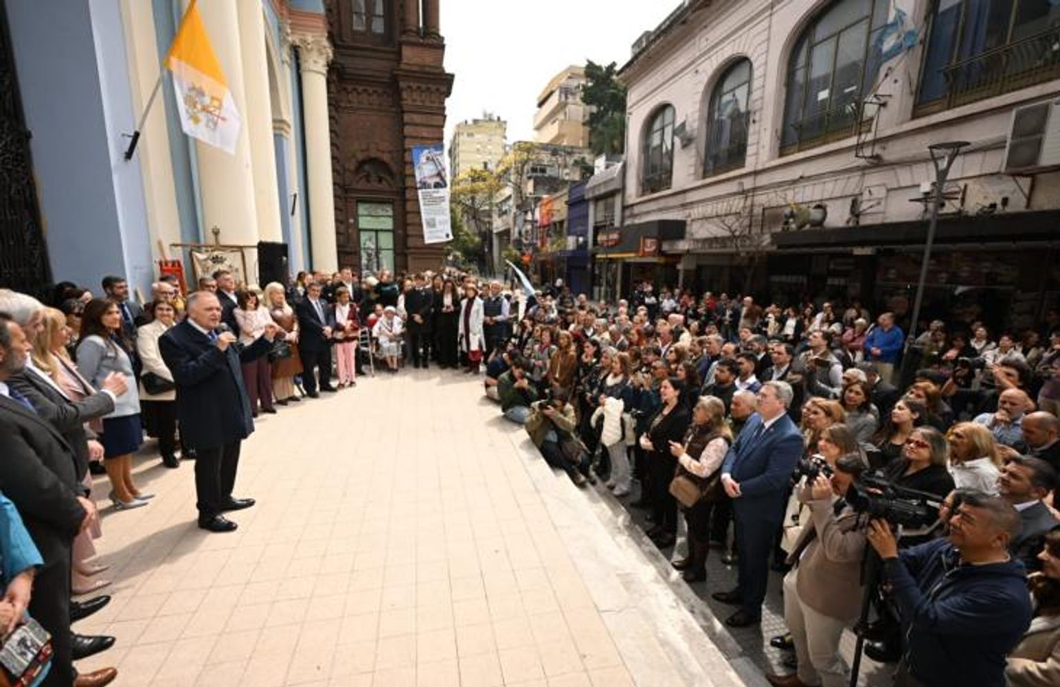 Autoridades provinciales y municipales participaron del acto de reapertura, presidido por el gobernador Osvaldo Jaldo.