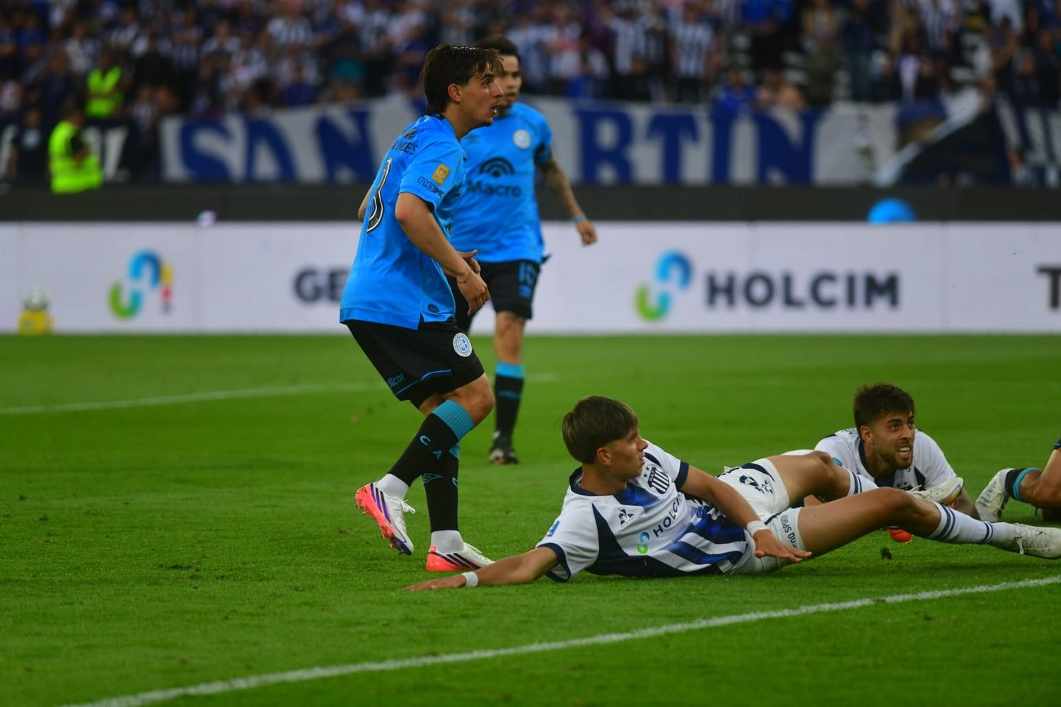 Ramiro Hernándes completó su obra, ante la impotencia de Talleres.