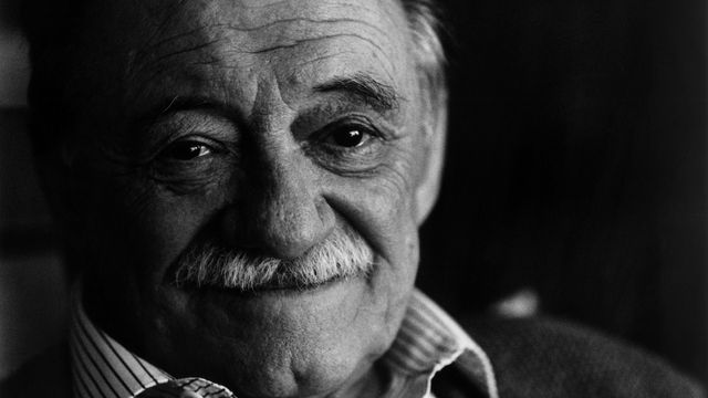 La conmovedora reflexión de Mario Benedetti, escritor: “Lo que uno quiere de verdad, es lo que está hecho para uno; entonces hay que tomarlo, o intentar. En eso se te puede ir la vida, pero es una vida mucho mejor”
