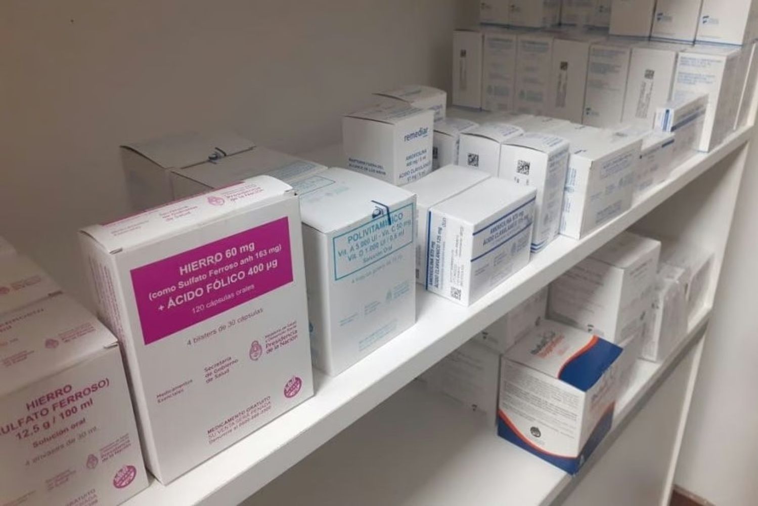 Un aspecto crítico del panorama actual en la salud pública de Jujuy radica en el suministro de fármacos, terreno en el que la Provincia debió asumir costos extraordinarios, según describió el vocero Siufi.