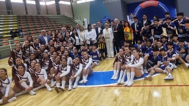 Puerto Piray celebró sus 152 años con la inauguración de un nuevo polideportivo.