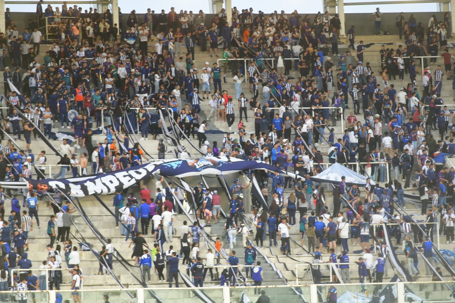 Incidentes en la popular Willington al final del clásico.