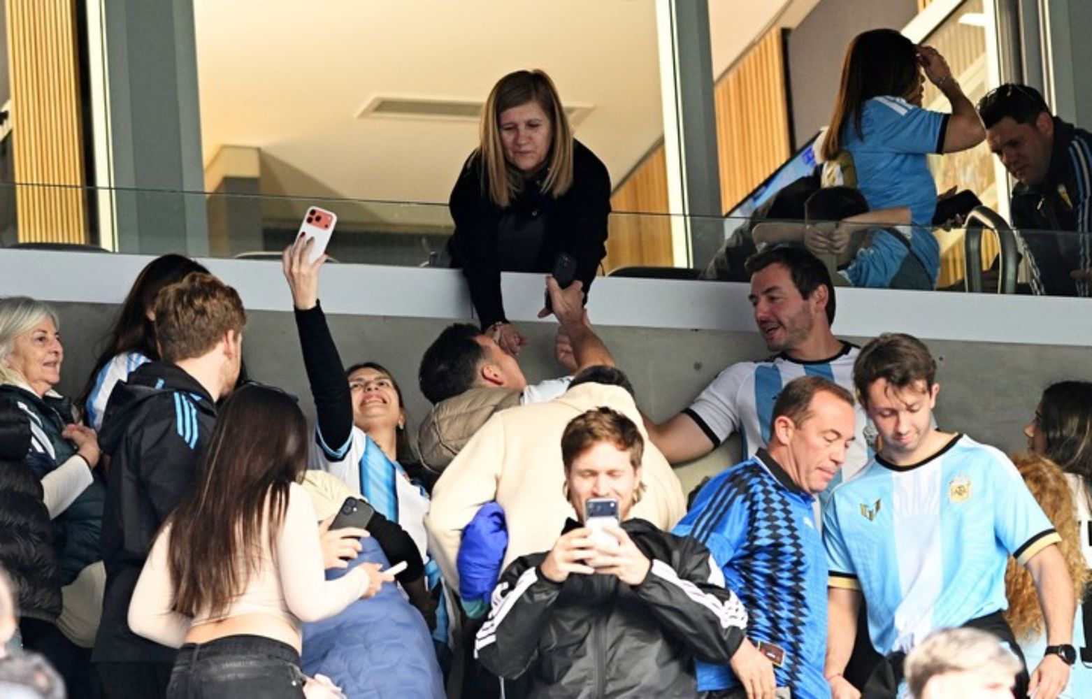 Celia, la mamá de Messi, llega al Monumental