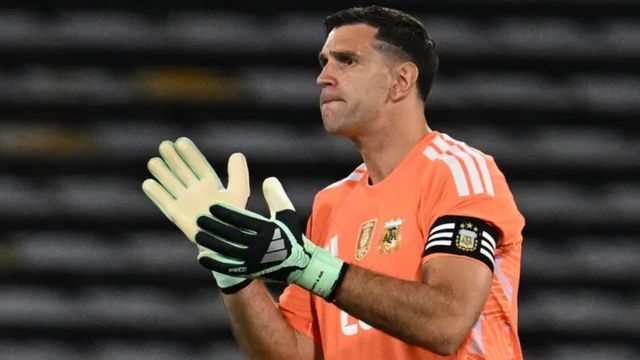 "Dibu" Martínez.