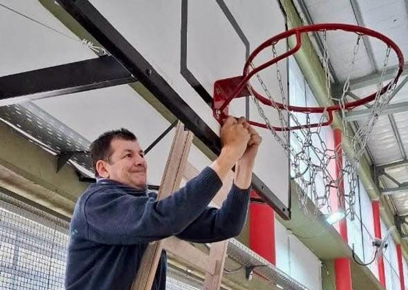 Vía Paraná impulsa una iniciativa para recuperar playones y acercar el básquet a más chicos.