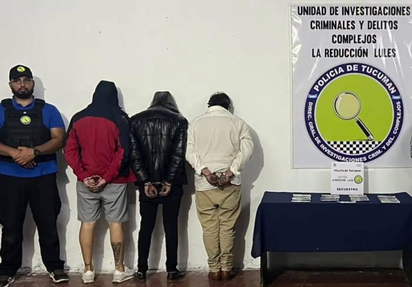 Tienen 18, 25 y 45 años. Fueron detenidos alrededor de las 23 horas del lunes por estafa.