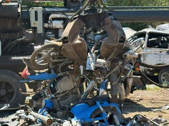 Autos y motos abandonados: Carlos Paz avanza con una nueva etapa de compactación