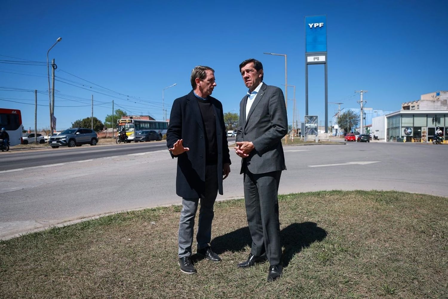 El gobernador Carlos Sadir recorrió sectores donde se trabajará desde la próxima semana. El arquitecto Civetta explicó que la primera etapa comprende los nudos 8 y 7, ubicados entre la zona del barrio Navea y el tramo posterior al río Los Alisos.