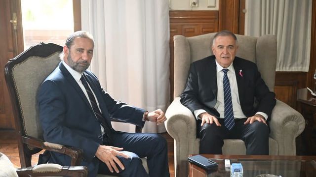 El encuentro tuvo carácter institucional y buscó sostener el diálogo entre la Provincia y la Capital.