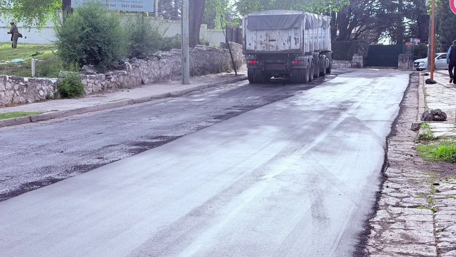 Avanzan las obras de repavimentación sobre calle José Hernández.