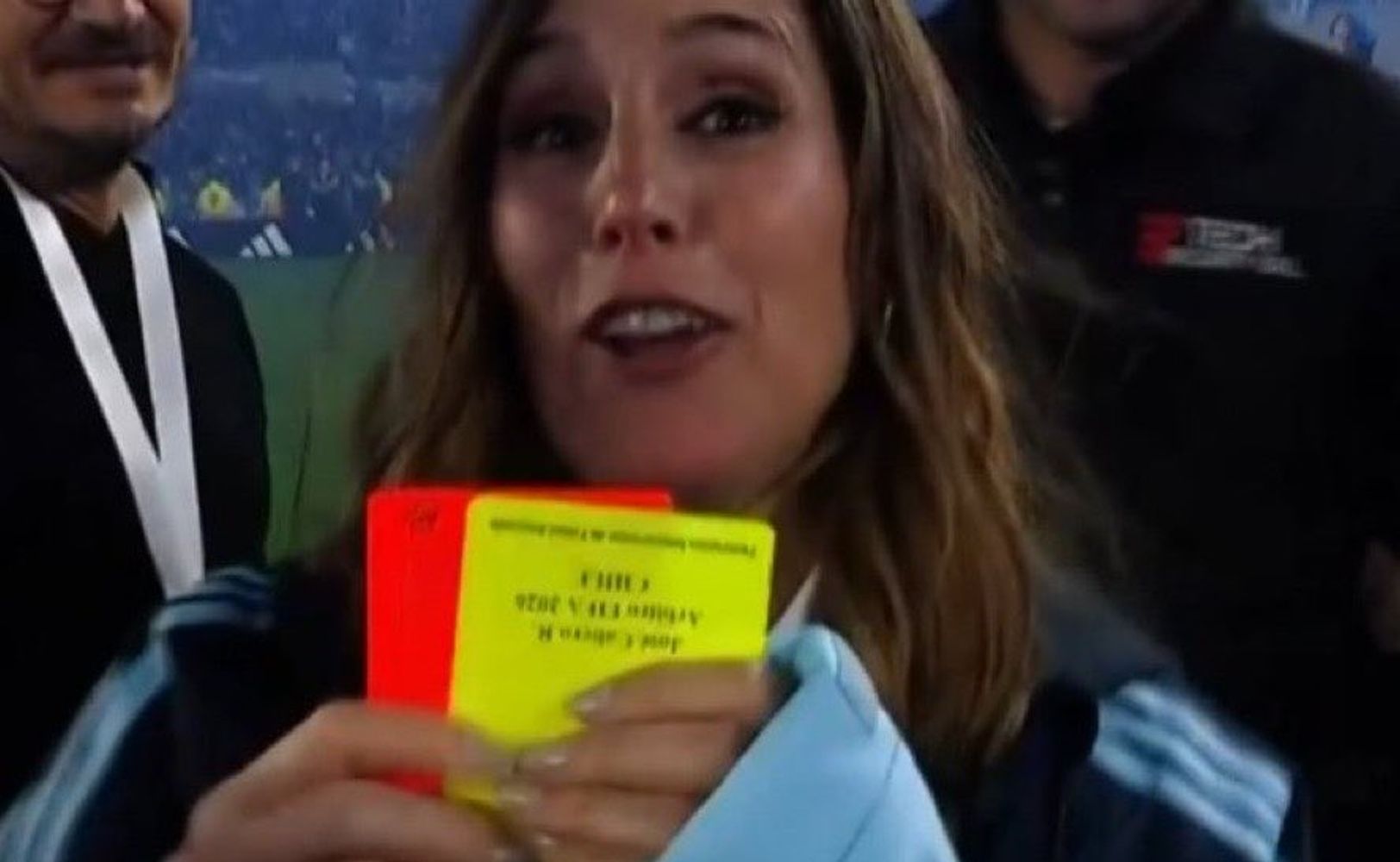 Las tarjetas que le regaló el arbitro a la Messi