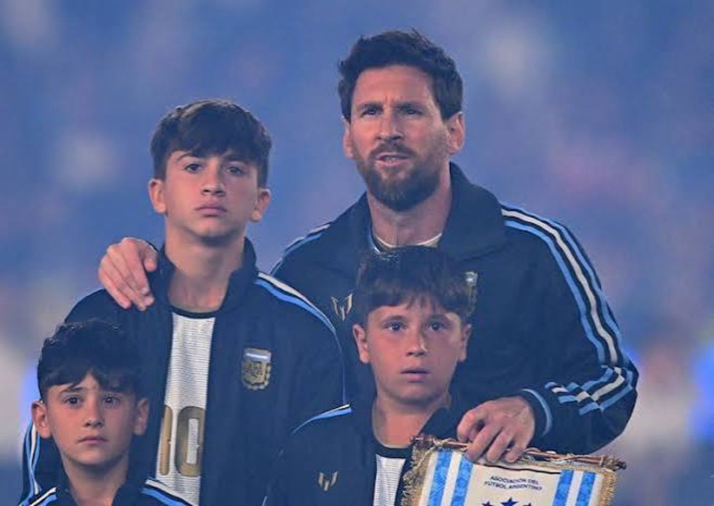 Messi y sus tres hijos en la despedida de la Selección argentina