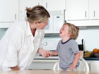 La frase de 8 palabras que sirve para tranquilizar a un niño enojado en 30 segundos y funciona siempre, según los psicólogos