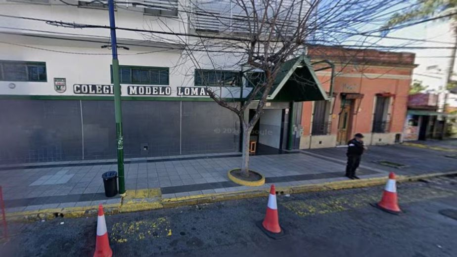 Creaban fotos falsas de sus compañeras con IA y las vendían: escándalo en un colegio de Lomas de Zamora