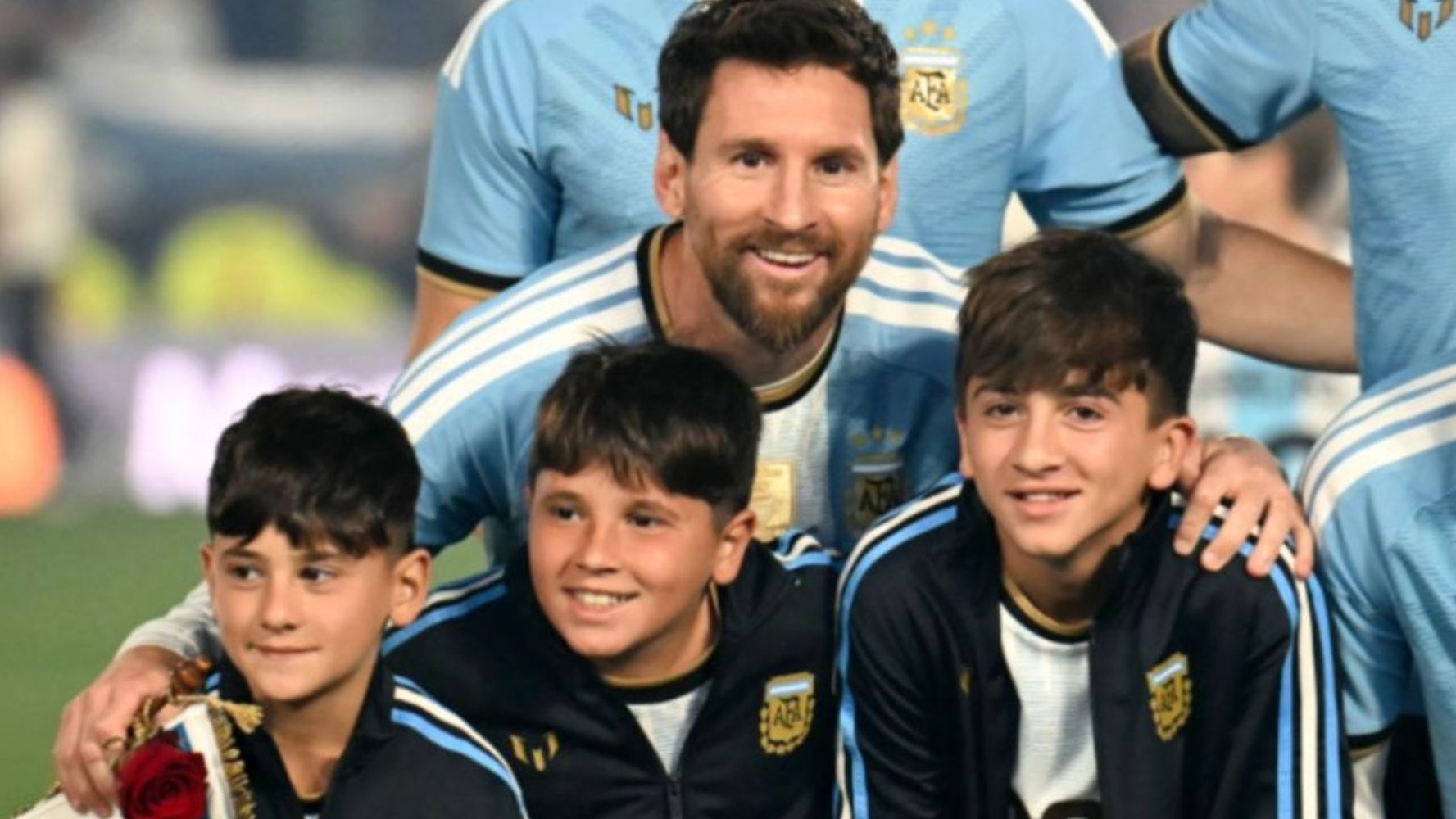 Messi y sus tres hijos en la despedida de la Selección argentina