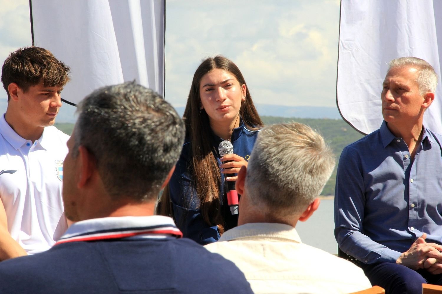 La windsurfista Chiara Ferreti, participante del Gran Prix Argentino de Windsurf que reúne a deportistas de distintos puntos del país.