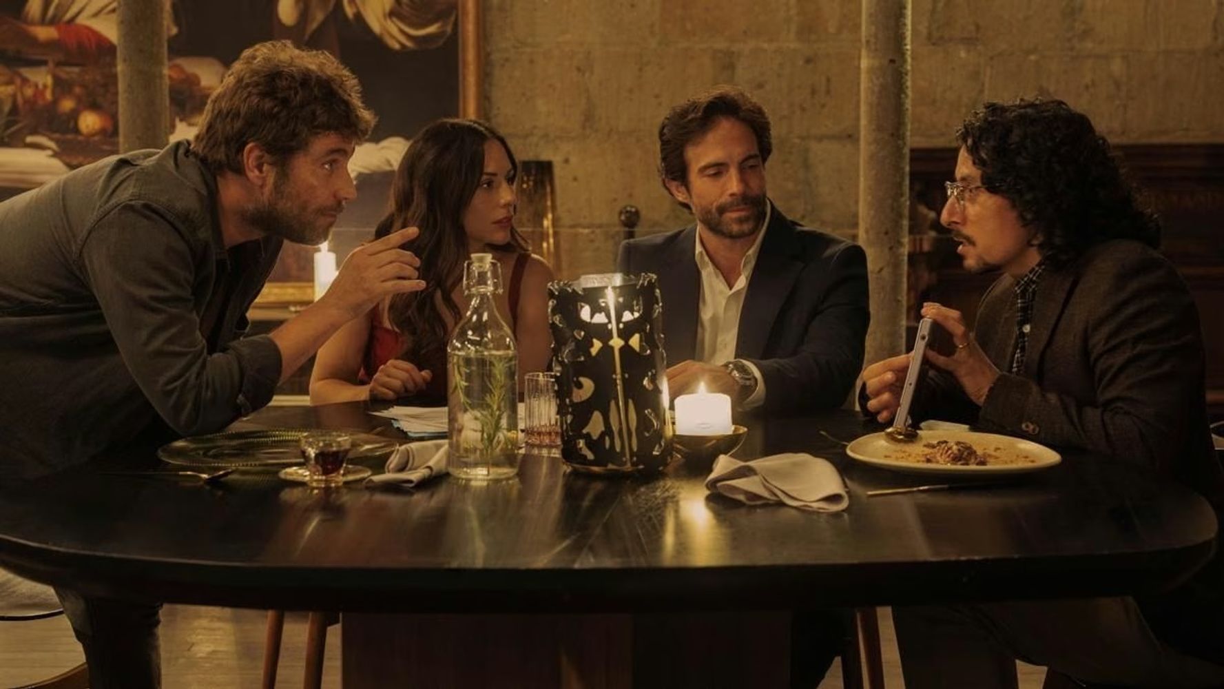 “El círculo” pone a un grupo de amigos frente a una peligrosa red de secretos.