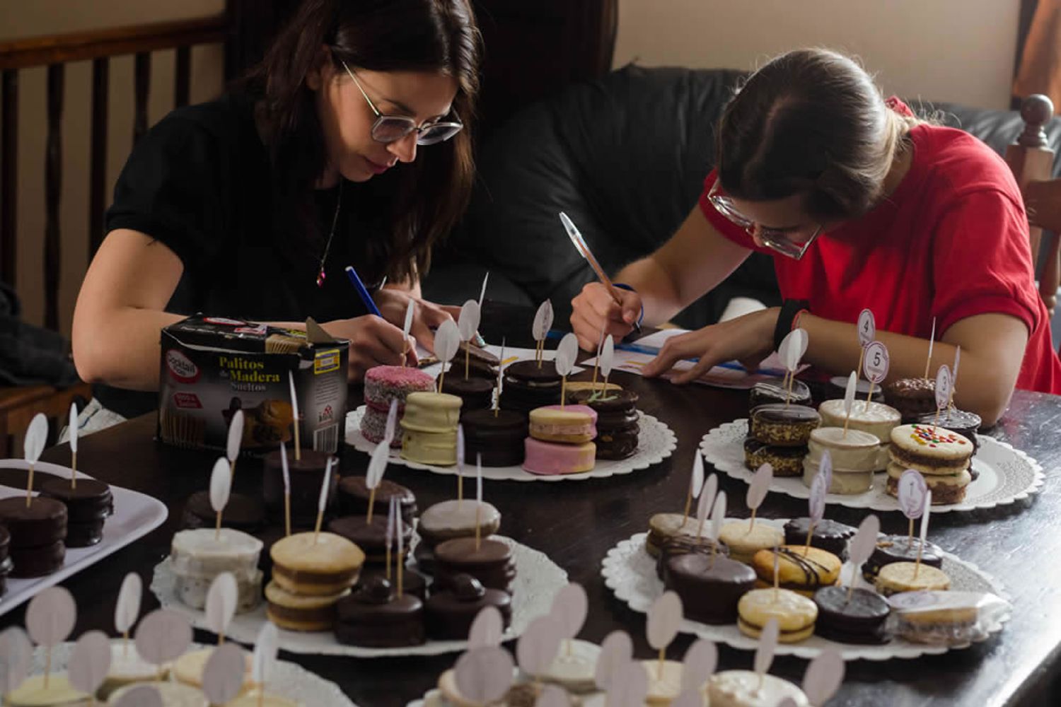 El tradicional alfajor gigante, uno de los principales atractivos de la Fiesta Nacional del Alfajor en La Falda, que reúne cada año a miles de vecinos y turistas.