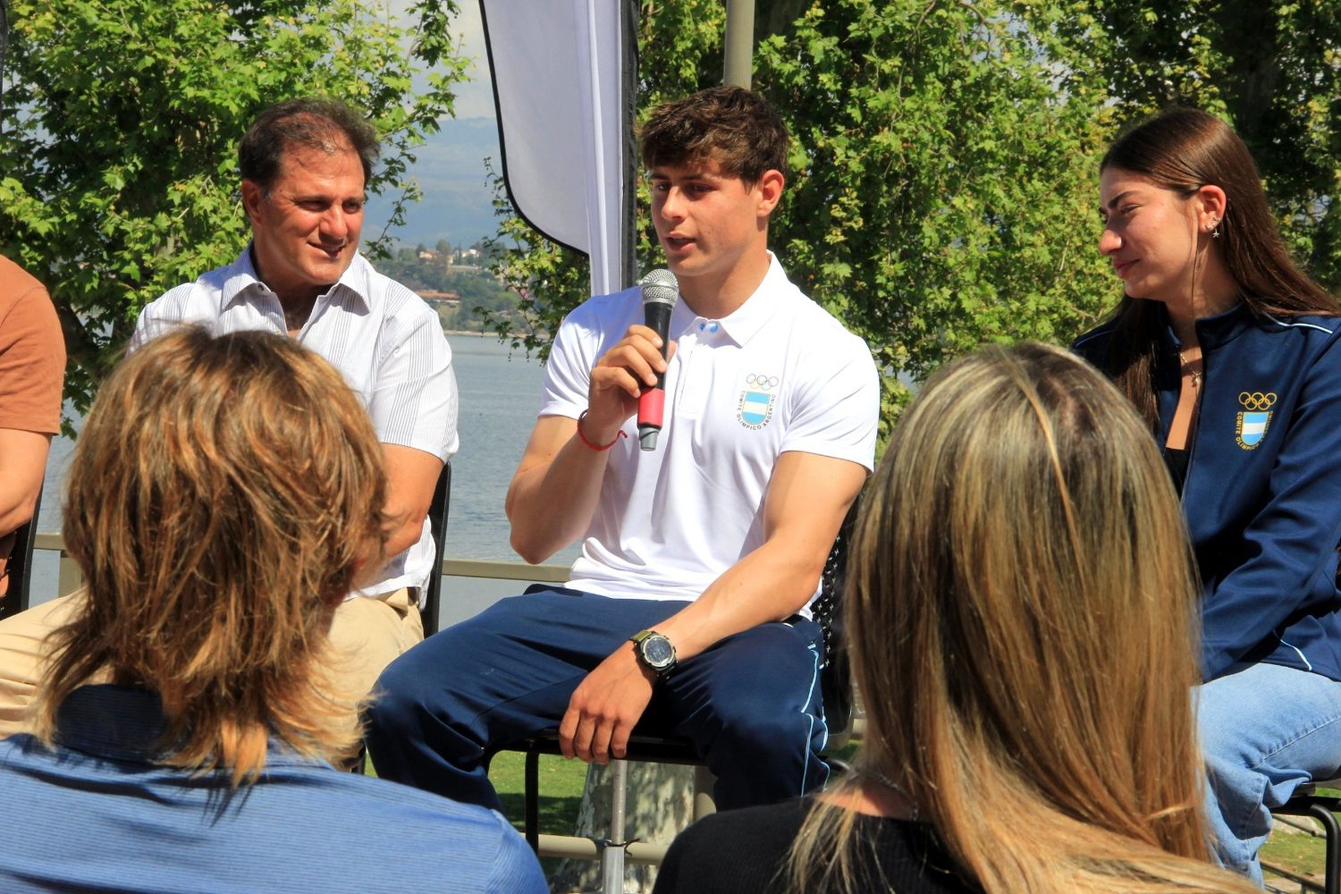 El windsurfista Reutemann, hijo del reconocido deportista olímpico Mariano Reutemann, presente en el campeonato que se disputa en Villa Carlos Paz.
