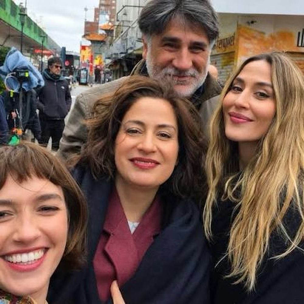 La actriz comparte protagonismo con Candela Vetrano y Muriel Santa Ana.