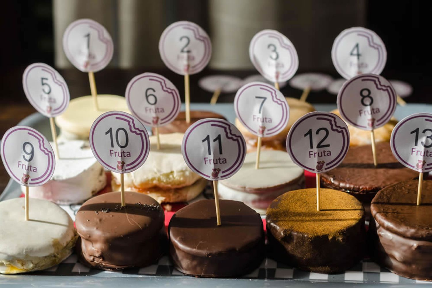 El tradicional alfajor gigante, uno de los principales atractivos de la Fiesta Nacional del Alfajor en La Falda, que reúne cada año a miles de vecinos y turistas.