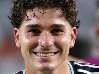 El tierno gesto de Julián Álvarez en la despedida de Lionel Messi