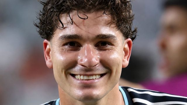 El gesto de Julián Álvarez que llamó la atención en la despedida de Messi.