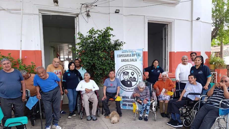 Policías de Proximidad visitaron el Hogar de Ancianos de Andalgalá por el Día del Adulto Mayor