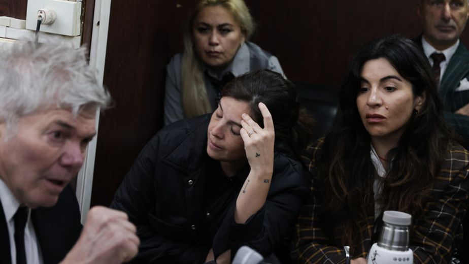La reacción de Claudia Villafañe, Dalma y Gianinna cuando mostraron el cuerpo de Maradona durante el juicio por su muerte