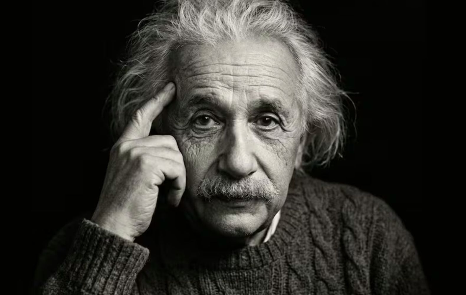 La contundente frase de Albert Einstein, científico, sobre la maldad: "El mundo no está en peligro por las malas personas sino por aquellas que permiten la maldad"